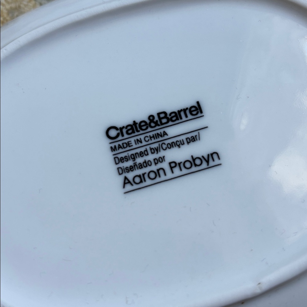 Aaron Probyn x Crate&Barrel White Ceramic serving dish EUC - Picture 7 of 11